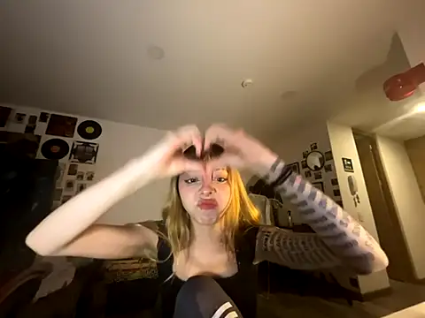 Snapshot of its_bibi chatting on 12.02.25 its bibi online show from 12.02.25