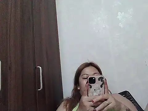 Snapshot of mimi15 chatting on 06.26.26 mimi15 online show from 06.26.26