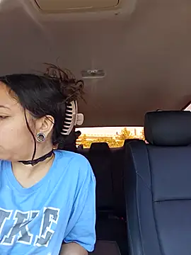 Snapshot of daddysgoodgrl215 chatting on 09.25.25 daddysgoodgrl215 online show from 09.25.25