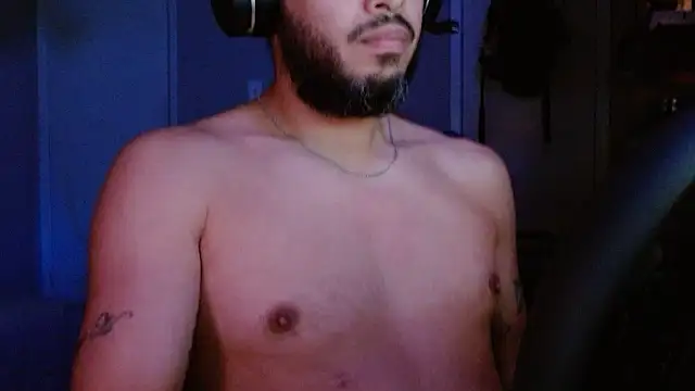 Snapshot of daddysgoodgrl215 chatting on 09.28.25 daddysgoodgrl215 online show from 09.28.25