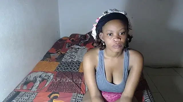 Snapshot of EssenceLovers chatting on 03.29.26 EssenceLovers online show from 03.29.26