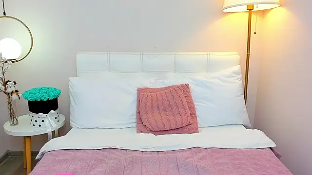 AndreaButt online show from 04.07.26