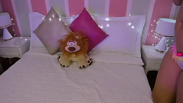 Snapshot of Shaleena_ chatting on 12.17.25 Shaleena online show from 12.17.25