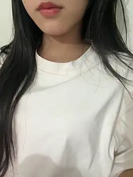 Snapshot of Desi_sara chatting on 11.15.25 Desi sara online show from 11.15.25