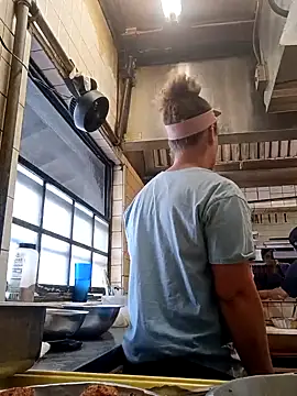 Snapshot of sarahkat86 chatting on 09.11.25 sarahkat86 online show from 09.11.25