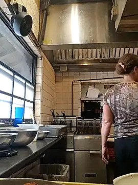 Snapshot of sarahkat86 chatting on 09.17.25 sarahkat86 online show from 09.17.25