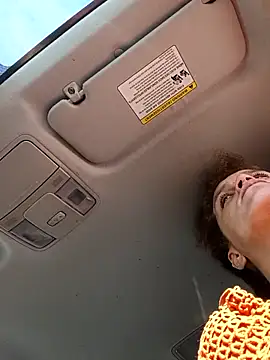 Snapshot of sarahkat86 chatting on 09.27.25 sarahkat86 online show from 09.27.25