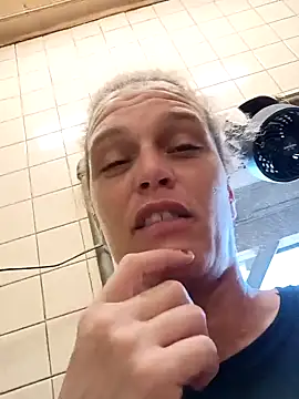 Snapshot of sarahkat86 chatting on 10.21.25 sarahkat86 online show from 10.21.25