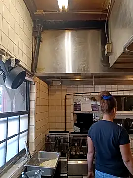 Snapshot of sarahkat86 chatting on 11.17.25 sarahkat86 online show from 11.17.25