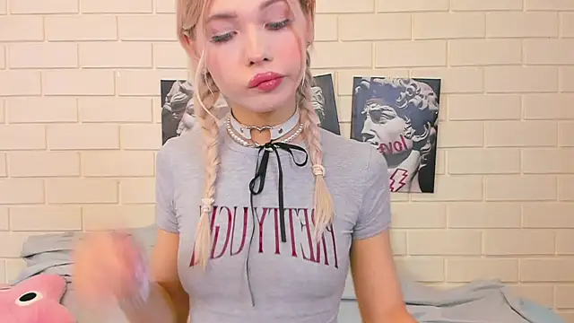 Blondy Fina online show from 10.19.25