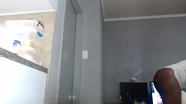 YummySyriaxoxo online show from 10.18.25