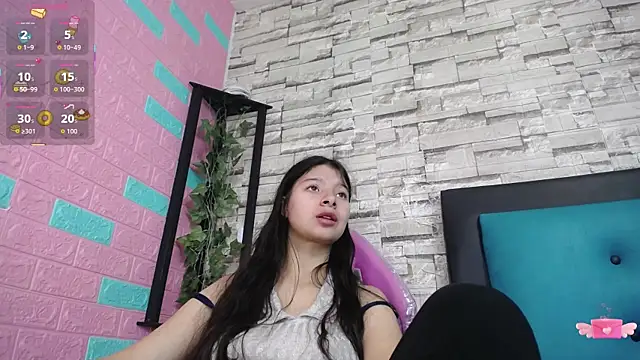 Snapshot of maily_can chatting on 10.10.25 maily can online show from 10.10.25
