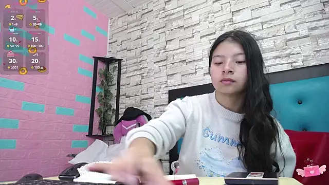 maily can online show from 10.31.25