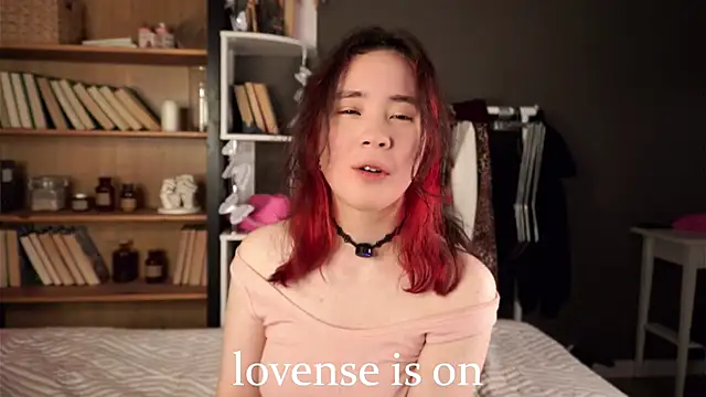 Snapshot of AlbertaClack chatting on 11.07.25 AlbertaClack online show from 11.07.25