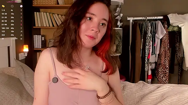 Snapshot of AlbertaClack chatting on 11.24.25 AlbertaClack online show from 11.24.25