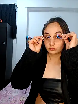 selene swee online show from 10.18.25