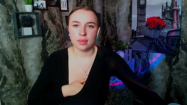 JuliaTopp  online show from 10.04.25