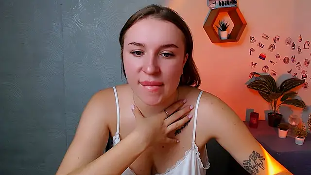 JuliaTopp  online show from 10.10.25