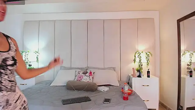 mia rousse25 online show from 10.16.25