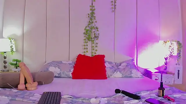 mia rousse25 online show from 04.19.26