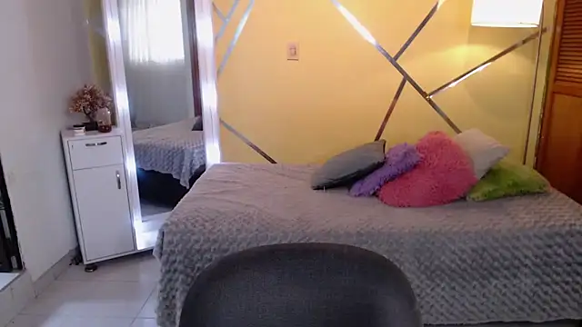 shirleyrojas online show from 10.17.25