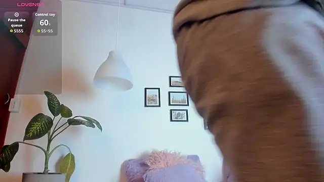 Coco joness online show from 11.09.25