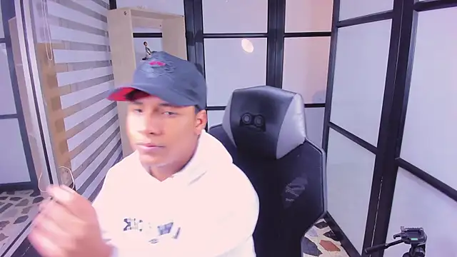 Snapshot of IsaacBlack_ chatting on 10.14.25 IsaacBlack online show from 10.14.25