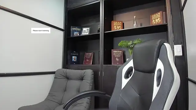 Snapshot of IsaacBlack_ chatting on 11.06.25 IsaacBlack online show from 11.06.25