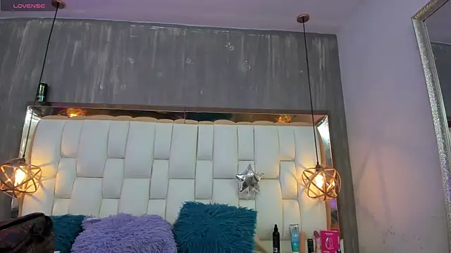 Foxxy Doll online show from 04.01.26