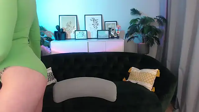 Snapshot of Natalee_Love chatting on 09.09.25 Natalee Love online show from 09.09.25