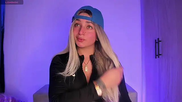 scarlett Collinss online show from 11.20.25