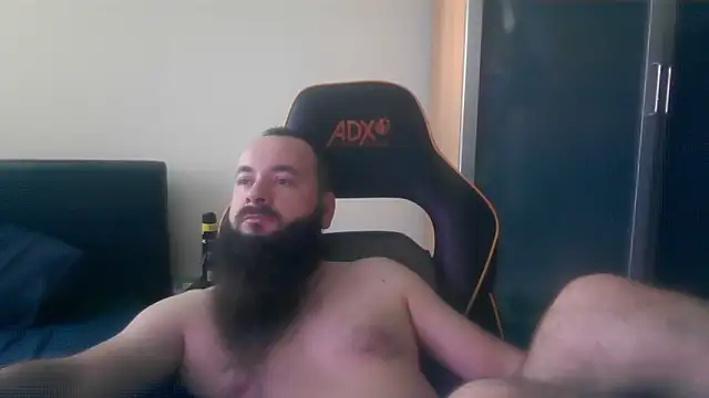 Snapshot of LondonMan1988 chatting on 10.26.25 LondonMan1988 online show from 10.26.25