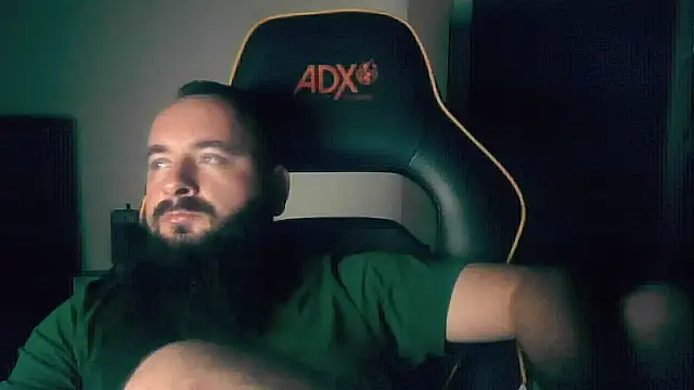 Snapshot of LondonMan1988 chatting on 10.30.25 LondonMan1988 online show from 10.30.25