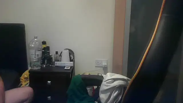 Snapshot of LondonMan1988 chatting on 11.15.25 LondonMan1988 online show from 11.15.25