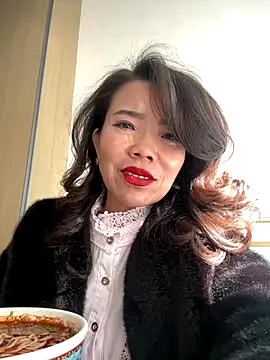 Snapshot of anna_yngs chatting on 11.04.25 anna yngs online show from 11.04.25