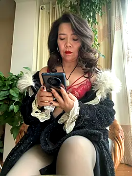 Snapshot of anna_yngs chatting on 11.14.25 anna yngs online show from 11.14.25