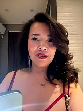 Snapshot of anna_yngs chatting on 11.24.25 anna yngs online show from 11.24.25