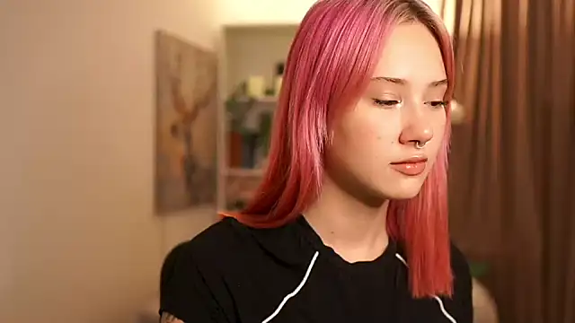 Snapshot of uwu_nika18 chatting on 10.17.25 uwu nika18 online show from 10.17.25