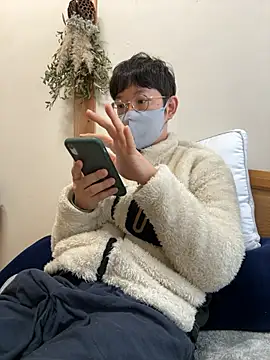 Snapshot of tom19899q chatting on 11.23.25 tom19899q online show from 11.23.25