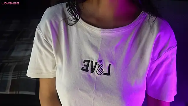 NidhiChandra online show from 10.13.25