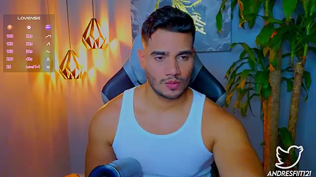 Snapshot of AndresR3 chatting on 10.07.25 AndresR3 online show from 10.07.25