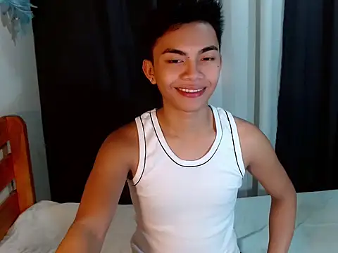 Snapshot of urguy_marco chatting on 09.13.25 urguy marco online show from 09.13.25