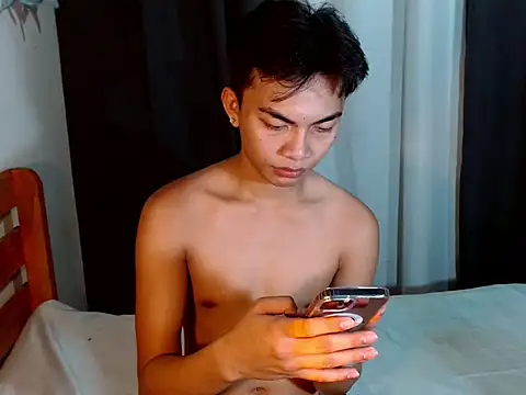 Snapshot of urguy_marco chatting on 09.19.25 urguy marco online show from 09.19.25