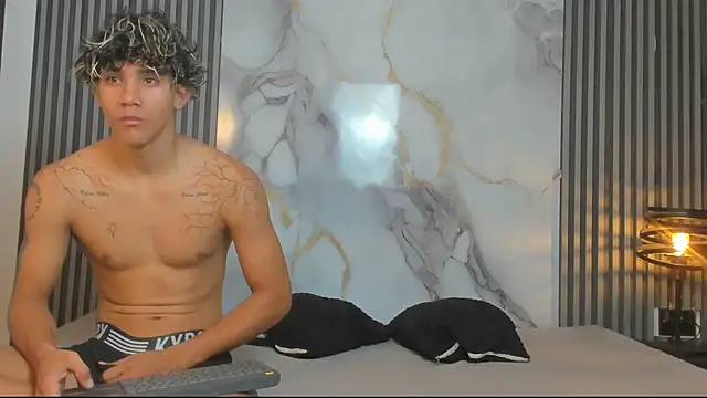 Snapshot of RihanandDrake chatting on 09.13.25 RihanandDrake online show from 09.13.25