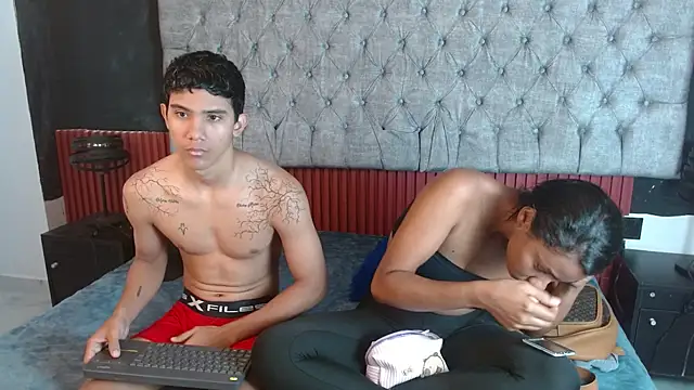 Snapshot of RihanandDrake chatting on 11.29.25 RihanandDrake online show from 11.29.25