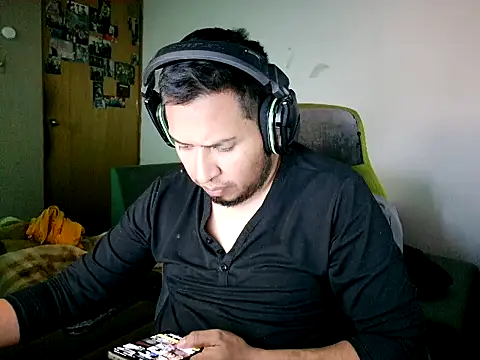 Doggo05 online show from 11.30.25