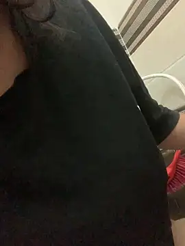 misharani00 online show from 10.24.25