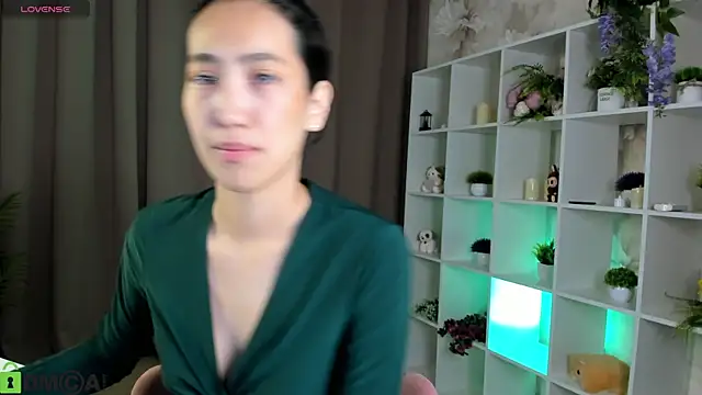 Snapshot of FlirtyAura chatting on 05.30.26 FlirtyAura online show from 05.30.26