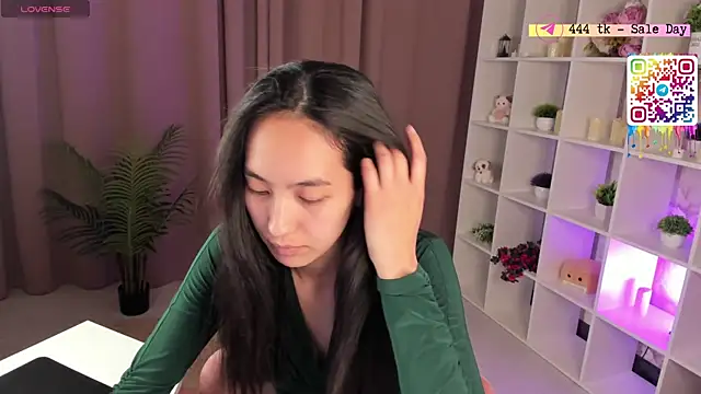Snapshot of FlirtyAura chatting on 06.05.26 FlirtyAura online show from 06.05.26