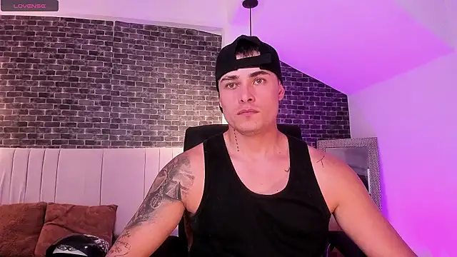 Snapshot of connorsmiith chatting on 02.14.26 connorsmiith online show from 02.14.26